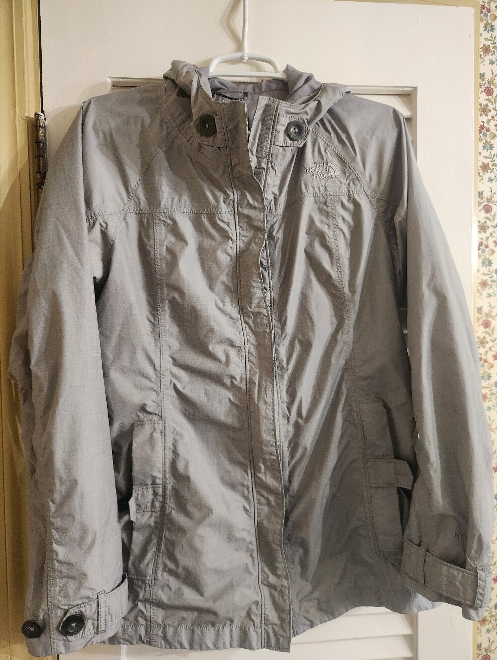 The North Face Women's Gray HyVent Waterproof Rain Jacket / Parka - Size L